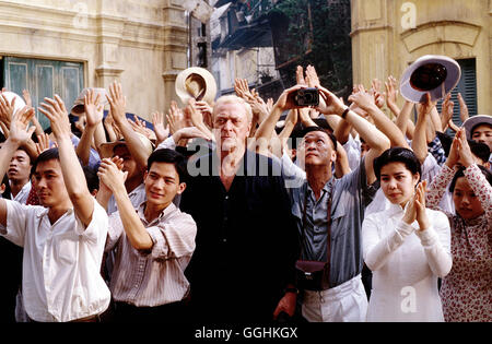 DER STILLE AMERIKANER / Un Americano Tranquillo USA 2002 / Phillip Noyce Thomas Fowler (Michael Caine) Regie: Phillip Noyce aka. Un Americano Tranquillo Foto Stock