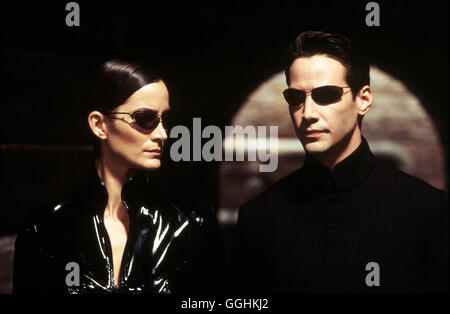 Matrice - RICARICATO / Matrix Reloaded USA 2002 / Larry & Andy Wachowski Trinità (CARRIE-ANNE MOSS), neo (Keanu Reeves) Regie: Larry & Andy Wachowski aka. Matrix Reloaded Foto Stock