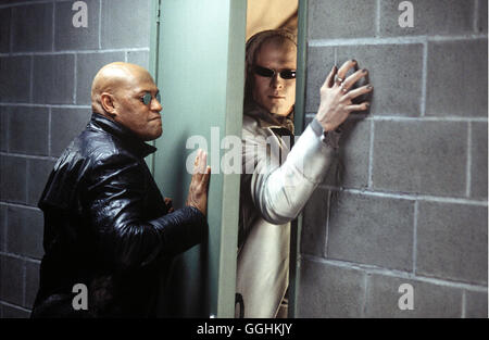 Matrice - RICARICATO / Matrix Reloaded USA 2002 / Larry & Andy Wachowski Morpheus (LAWRENCE FISHBURNE), due gemelle (NEIL RAYMENT) Regie: Larry & Andy Wachowski aka. Matrix Reloaded Foto Stock