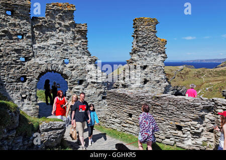 Tintagel Castle, associati con le leggende di re Artù, Tintagel, Cornwall, Inghilterra, Gran Bretagna Foto Stock