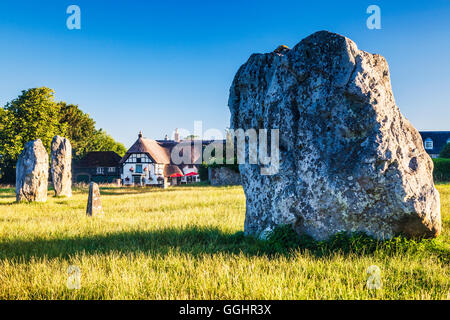 Sarsen le pietre a sunrise in Avebury, Wiltshire. Foto Stock