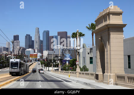 Geografia / viaggi, Stati Uniti, California, Los Angeles, il centro del primo Street Bridge, Additional-Rights-Clearance-Info-Not-Available Foto Stock
