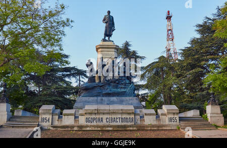 Un monumento al generale Eduard Ivanovich Totleben e difensori di Sebastopoli durante il 1854-55 Assedio di Sebastopoli, Crimea Foto Stock