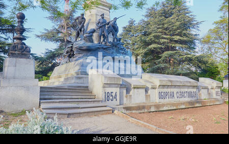 Un monumento al generale Eduard Ivanovich Totleben e difensori di Sebastopoli durante il 1854-55 Assedio di Sebastopoli, Crimea Foto Stock