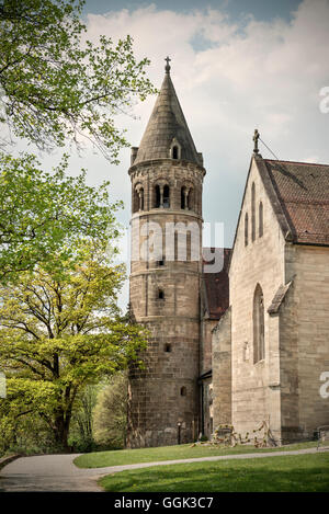 Vista della torre della chiesa di Lorch monastero, Svevo Alp, Baden-Wuerttemberg, Germania Foto Stock