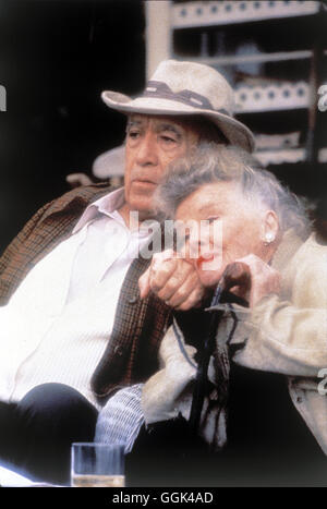 LIEBE ist nicht BLOß EIN WORT QUESTO NON PUÒ ESSERE AMORE TV-Film, USA 1993 - Anthony Harvey Anthony Quinn als Michael Reyman und Katharine Hepburn als Marion Bennett in 'Questo può"t essere Amore" 1994. aka. Questo non può essere amore Foto Stock