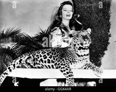 LEOPARDEN KÜSST man nicht portando il Bimbo USA 1938 - Howard Hawks Katharine Hepburn als Susan Vance mit Leopard 'Baby', in 'Leoparden küßt man nicht', 1938. Regie: Howard Hawks Foto Stock