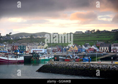 Dingle Harbour in serata, penisola di Dingle, Kerry, nella costa occidentale dell' Irlanda Foto Stock