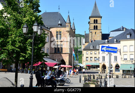 Piazza del mercato e la Cattedrale, Echternach, Lussemburgo Foto Stock