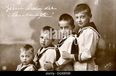 V.l.: Prinz Friedrich Prinz Hubertus, Prinz Louis Ferdinand und Prinz Wilhelm von Preußen - ca 1913/1914 Preußen Foto Stock