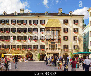 Goldenes Dachl (Tetto d'Oro) nella città vecchia, Innsbruck, in Tirolo, Austria Foto Stock