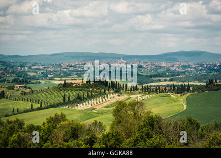 Paesaggio vicino le Crete Senesi, vicino a Siena, Toscana, Italia Foto Stock
