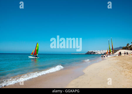 Catamarani sulla spiaggia, Morro Jable Fuerteventura Isole Canarie, Spagna Foto Stock