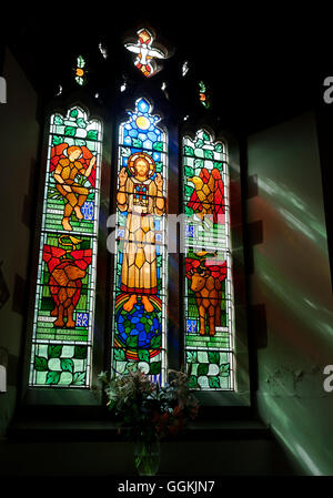 Finestra del millennio nella Chiesa di San Nicola, Curdworth, Warwickshire, Inghilterra, Regno Unito Foto Stock