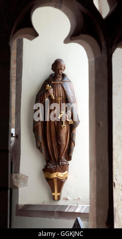 San Pietro carving nella chiesa di San Nicola, Curdworth, Warwickshire, Inghilterra, Regno Unito Foto Stock