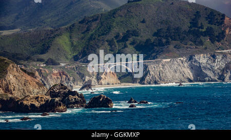 Big Sur Coast presso il Bixby Creek Bridge, Monterey County, California, Stati Uniti d'America. Foto Stock