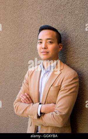 Alan Yang pone per un ritratto. Foto Stock