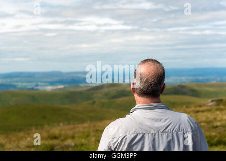 Per chi guarda dalla parte superiore di Ben Cluech nel Ochils Foto Stock