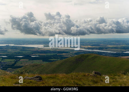 Vista dalla cima del Ben Cluech nel Ochils Foto Stock