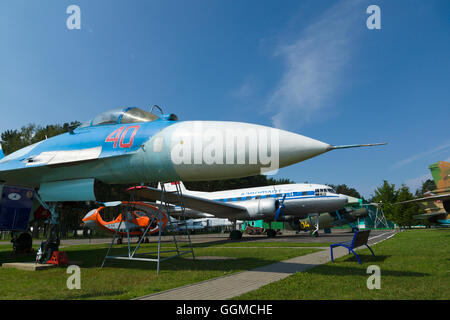 Minsk, Bielorussia - Luglio 17, 2016: aviazione il museo della tecnologia all'aria aperta nella città di Minsk. Foto Stock