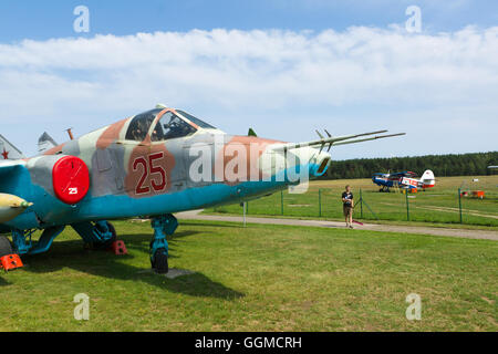 Minsk, Bielorussia - Luglio 17, 2016: aviazione il museo della tecnologia all'aria aperta nella città di Minsk. Foto Stock