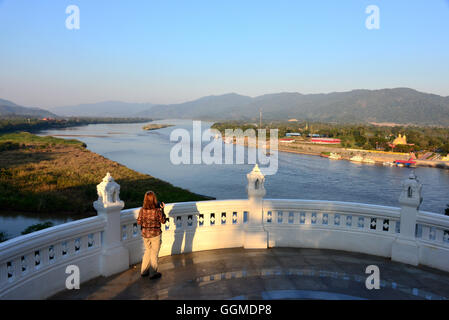 Presso il fiume Mekong in Sop Ruak nel triangolo d'oro, North-Thailand, Thailandia Foto Stock