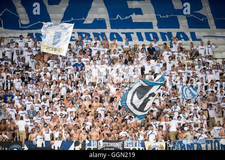 Reggio Emilia, Italia. Il 4° agosto 2016. Luzern tifosi di calcio/calcetto : UEFA Europa League terzo turno di qualificazione di seconda gamba match tra noi Sassuolo 3-0 FC Lucerna a Mapei Stadium - Citta del Tricolore a Reggio Emilia, Italia . © Maurizio Borsari/AFLO/Alamy Live News Foto Stock