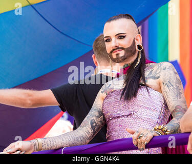 Brighton, Regno Unito. 6 agosto 2016. Brighton Pride Parade. Credito: Julia Claxton/Alamy Live News Foto Stock