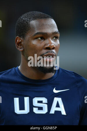 Kevin Durant del team USA si affaccia su durante l'evento di pallacanestro del Rio 2016 Giochi Olimpici alla Carioca Arena 1, Rio de Janeiro, Brasile, 6 agosto 2016. Foto: Lukas Schulze/dpa Foto Stock