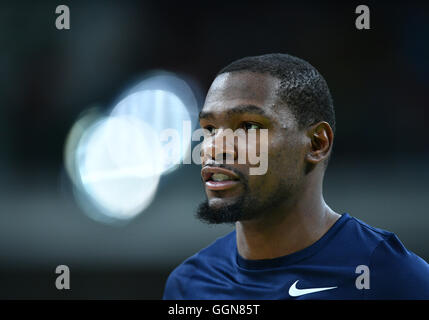 Kevin Durant del team USA si affaccia su durante l'evento di pallacanestro del Rio 2016 Giochi Olimpici alla Carioca Arena 1, Rio de Janeiro, Brasile, 6 agosto 2016. Foto: Lukas Schulze/dpa Foto Stock