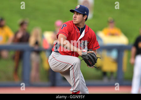 Morgantown, West Virginia, USA. Il 6 agosto, 2016. Williamsport Crosscutters brocca JOJO ROMERO (2) durante il mese di agosto 6, 2016 Nuovo York-Penn partita del campionato a Monongalia County Ballpark in Morgantown WV. © Ken Inness/ZUMA filo/Alamy Live News Foto Stock