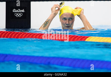 Rio de Janeiro, RJ, Brasile. Il 6 agosto, 2016. Nuoto Olimpiadi: Sarah Sjostrom (Svezia) guarda la classifica dopo l'impostazione di un record olimpico in donne 100m Butterfly semifinali alle Olimpiadi Aquatics Stadium durante il 2016 Rio giochi olimpici estivi giochi. © Paul Kitagaki Jr./ZUMA filo/Alamy Live News Foto Stock