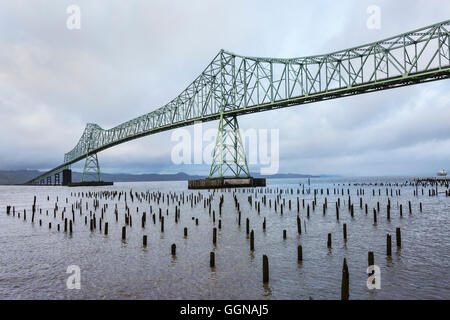 Ponte Astoria-Megler, Columbia River, una trave in acciaio Traliccio continua ponte che attraversa il fiume Columbia Astoria, Oregon Foto Stock