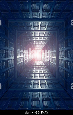 Luce che risplende dal server del computer Foto Stock
