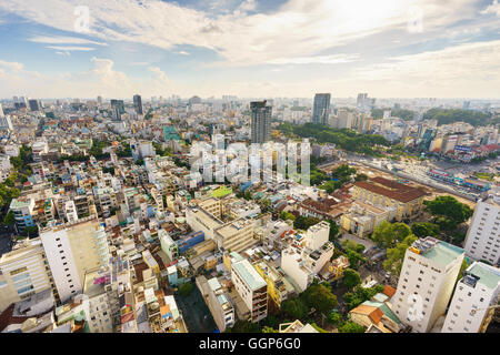 Ho chi minh city (o saigon) skyline con casa colorati in sunset, Vietnam. Foto Stock