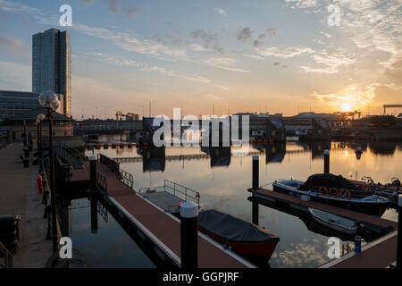 Dawn al Lagan Weir Foto Stock