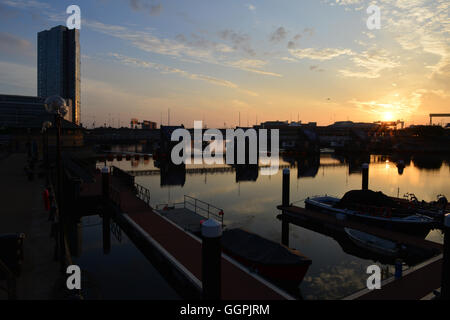 Dawn al Lagan Weir Foto Stock