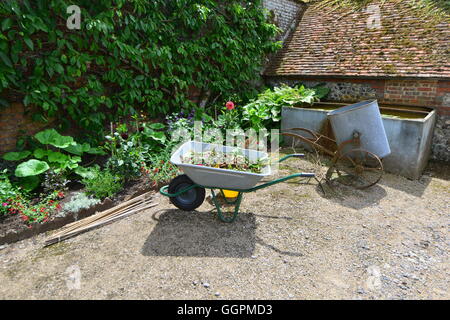 Attrezzi da giardino a partire da un'età bygone, Foto Stock