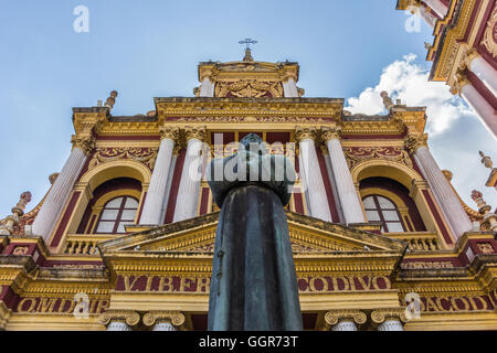San Francisco Cattedrale e statua di colonial Salta Argentina Foto Stock