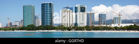 La vista panoramica di Ala Moana Beach e Honolulu skyline della città (Hawaii). Foto Stock