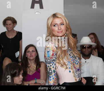 NEW YORK, NY - 10 settembre 2014: Paris Hilton assiste le bionde fashion show fatti durante la settimana della moda Primavera/Estate 2015 at Milk Studios Foto Stock