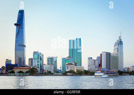 Ho Chi Minh City skyline e il fiume Saigon Foto Stock