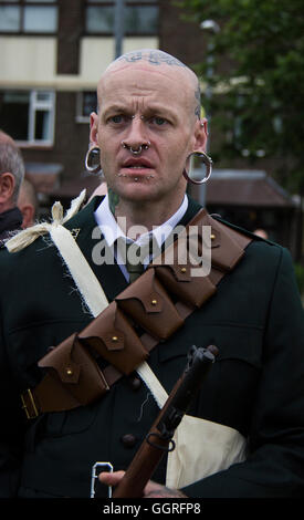 Il repubblicano vestito in costume a Pasqua Rising commemorazione. Foto Stock