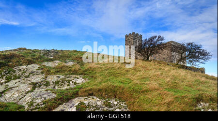 Brentor chiesa arroccata su un colle roccioso sul Parco Nazionale di Dartmoor in devon Foto Stock