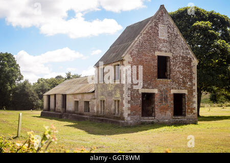 Seagram's Farm in Imber villaggio sulla Piana di Salisbury, Wiltshire, dove i residenti sono stati sfrattati nel 1943 per fornire una zona di esercizio per le truppe americane si preparano a invadere l'Europa. Strade attraverso la controllata MoD village sono ora aperte e si chiuderà di nuovo il lunedì 22 agosto. Foto Stock