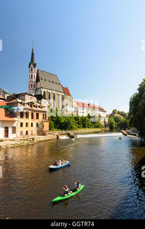 Ceský Krumlov (Böhmisch Krumau): canoisti sulla Moldava (Moldau) river a San Vito Chiesa, Ceco, Jihocesky, Südböhmen, Sud Bohem Foto Stock