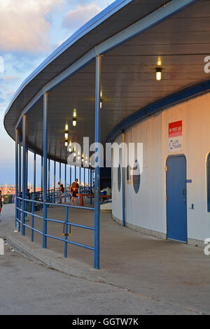 Ispirato da un ocean liner la North Avenue Beach House è stato costruito nel 1938 e si trova a Chicago il lato nord Lincoln Park quartiere. Foto Stock