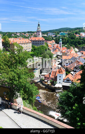 Ceský Krumlov (Böhmisch Krumau): Moldava (Moldau) Fiume con dei rematori , Castello e San Jobst Chiesa, Ceco, Jihocesky, Südböhmen, Foto Stock