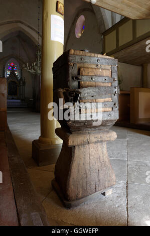 Karja chiesa medievale chiesa luterana situato nel villaggio Linnaka Su Saaremaa island, Estonia. Foto Stock