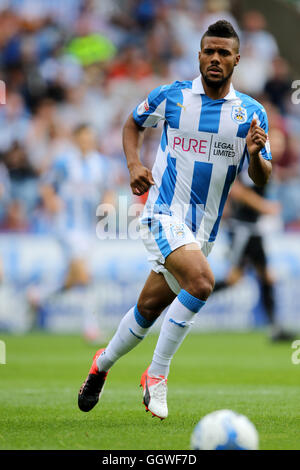 Elias Kachunga di Huddersfield Town durante la partita del campionato Sky Bet allo stadio John Smith di Huddersfield. PREMERE ASSOCIAZIONE foto. Data immagine: Sabato 6 agosto 2016. Guarda la storia della PA DI CALCIO Huddersfield. Il credito fotografico dovrebbe essere: Richard Sellers/PA Wire. RESTRIZIONI: Nessun utilizzo con audio, video, dati, elenchi di apparecchi, logo di club/campionato o servizi "live" non autorizzati. L'uso in-match online è limitato a 75 immagini, senza emulazione video. Nessun utilizzo nelle scommesse, nei giochi o nelle pubblicazioni di singoli club/campionati/giocatori. Foto Stock